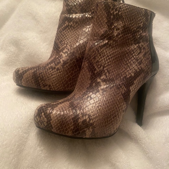 Impo platform snakeskin heeled boot size 6 - Picture 2 of 6